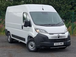 Solid icy white New 2025 Citroën Relay Van | £22,998 (Fair price)