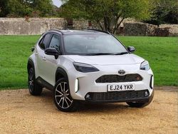 Ash grey bitone Used 2024 Toyota Yaris Hybrid Sport SUV | £25,990 (Fair price)