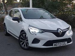 White Used 2022 Renault Clio V Evolution Hatchback | £13,698 (Fair price)