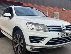 White Used 2015 VW Touareg R-line SUV | £13,995 (Fair price)