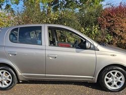 Silver Used 2005 Toyota Yaris Hatchback | £2,295 (Fair price)