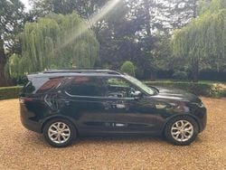Santorini black Used 2018 Land Rover Discovery 5 SE SUV | £16,495 (Fair price)