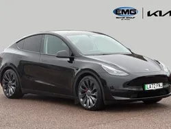 Black Used 2022 Tesla Model Y Performance SUV | £32,395 (Fair price)
