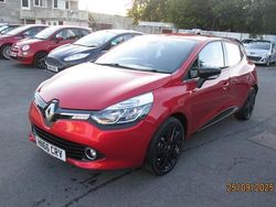 Red metalic Used 2016 Renault Clio IV Dynamique Hatchback | £7,999 (Fair price)
