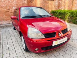 Red Used 2005 Renault Clio II Extreme Hatchback | £1,699 (Fair price)