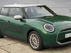 Green New 2025 Mini Cooper Hatch Hatchback | £25,845 (Good price)