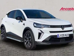 White New 2025 Renault Captur Evolution SUV | £18,995 (Good price)