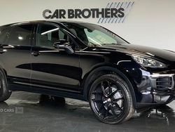 Black Used 2015 Porsche Cayenne SUV | £17,695 (Fair price)