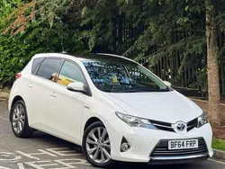 White Used 2014 Toyota Auris Hybrid Hatchback | £9,495 (Fair price)