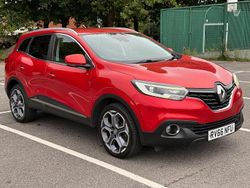 Red Used 2016 Renault Kadjar Dynamique SUV | £4,760 (Fair price)