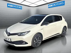 White Used 2018 Toyota Auris Hybrid Design Hatchback | £12,999 (Fair price)