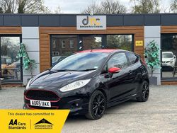 Black Used 2015 Ford Fiesta Zetec Hatchback | £3,695 (Fair price)