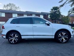White Used 2015 VW Touareg R-line SUV | £10,299 (Fair price)