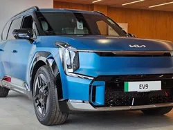 New 2025 Kia EV9 2 SUV | £74,135 (A bit pricey)
