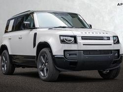 New 2025 Land Rover Defender SE Dynamic Estate | £71,995 (Fair price)