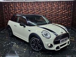 Pepper white Used 2018 Mini Cooper Hatch Hatchback | £13,999 (Fair price)