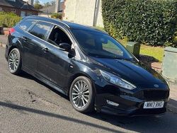 Black Used 2017 Ford Focus ST-Line Estate | £4,995 (Good price)