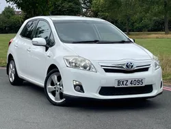 White Used 2011 Toyota Auris Hybrid Hatchback | £5,195 (Fair price)