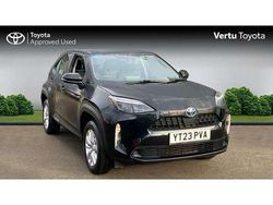 Black Used 2023 Toyota Yaris Hybrid SUV | £19,388 (Good price)