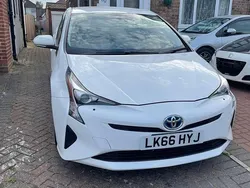 White Used 2017 Toyota Prius Hatchback | £8,950 (Fair price)