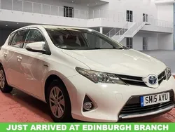 White Used 2015 Toyota Auris Hybrid Hatchback | £7,995 (Fair price)