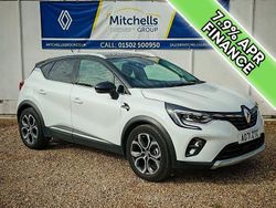 Arctic white with black roof Used 2021 Renault Captur Version S SUV | £16,495 (Fair price)