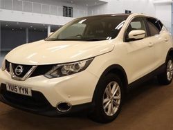 White Used 2015 Nissan Qashqai Acenta+ SUV | £7,995 (Fair price)
