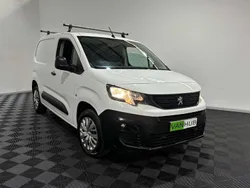 White Used 2021 Peugeot Partner Premium MPV | £8,995 (Fair price)