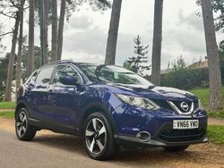 Blue Used 2016 Nissan Qashqai N-Connecta SUV | £8,495 (Fair price)