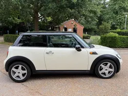White Used 2009 Mini Cooper Hatch Hatchback | £2,995 (Fair price)