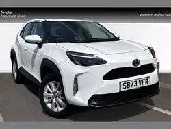 White Used 2023 Toyota Yaris Cross SUV | £22,399 (Fair price)