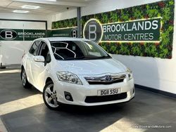 White Used 2011 Toyota Auris Hybrid T4 Hatchback | £4,985 (Fair price)
