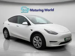 White Used 2022 Tesla Model Y Long Range SUV | £24,000 (Good price)