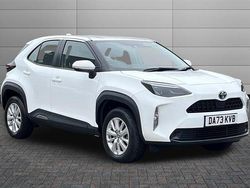 Pure white Used 2023 Toyota Yaris Hybrid SUV | £19,650 (Fair price)