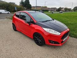 Red Used 2016 Ford Fiesta Zetec Hatchback | £2,990 (Super price)