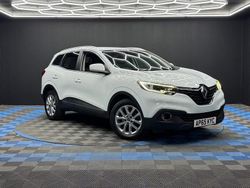 White Used 2016 Renault Kadjar Dynamique SUV | £4,890 (Fair price)