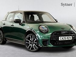 Green Used 2025 Mini Cooper Hatch Hatchback | £28,000