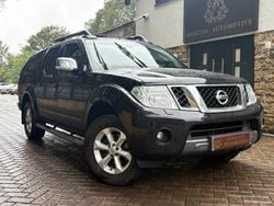 Black Used 2015 Nissan Navara Tekna Pickup | £8,780 (Good price)