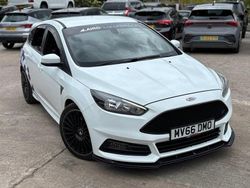 White Used 2016 Ford Focus ST Hatchback | £12,590 (Fair price)