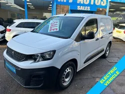 White Used 2023 Peugeot E-Partner Premium MPV | £13,995 (Fair price)