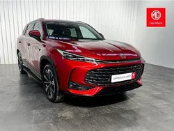 Tri coat dynamic red New 2025 MG HS SE SUV | £32,690