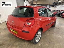 Red Used 2008 Renault Clio II Dynamique Hatchback | £2,495 (Expensive)