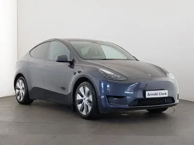 Begagnad Tesla Model Y RWD 11 kW (15 HK) 2023 Grå SUV