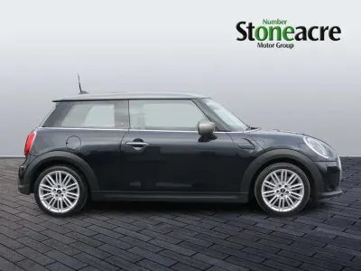 Usado Mini Cooper Exclusive 134 CV (98 kW) 2021 Azul Utilitario