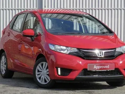 Used Honda Jazz S 102 HP (75 kW) 2015 Red Hatchback