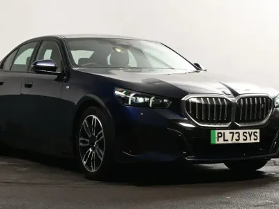 Usado BMW i5 M Sport 246 kW (335 CV) 2023 Azul Berlina