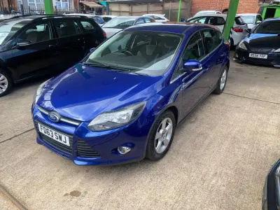 Begagnad Ford Focus Zetec 115 HK (84 kW) 2013 Blå Halvkombi