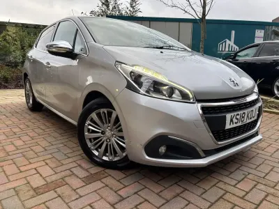 Używany Peugeot 208 Allure 2018 Srebrny Hatchback
