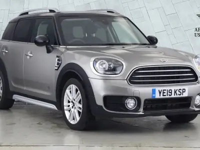Używany Mini Cooper D Countryman Exclusive 148 KM (108 kW) 2019 Srebrny SUV