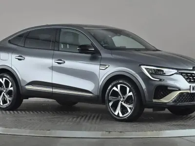 Begagnad Renault Arkana Engineered 142 HK (104 kW) 2023 Grå SUV